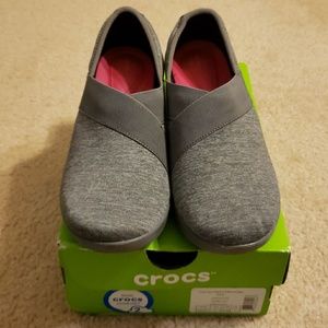 CROCS  BUSY DAY